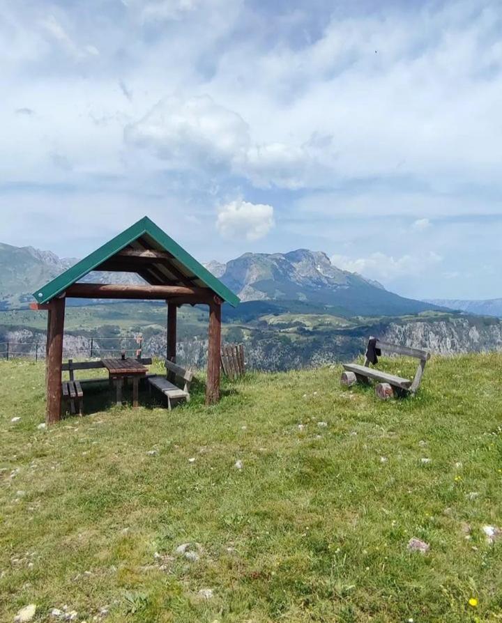 Peaceful Apartment Плужине Екстериор снимка